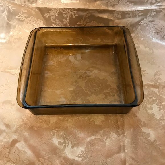 Amber Pyrex 8 x8 x2 Brownie Baking Pan - Picture 1 of 3